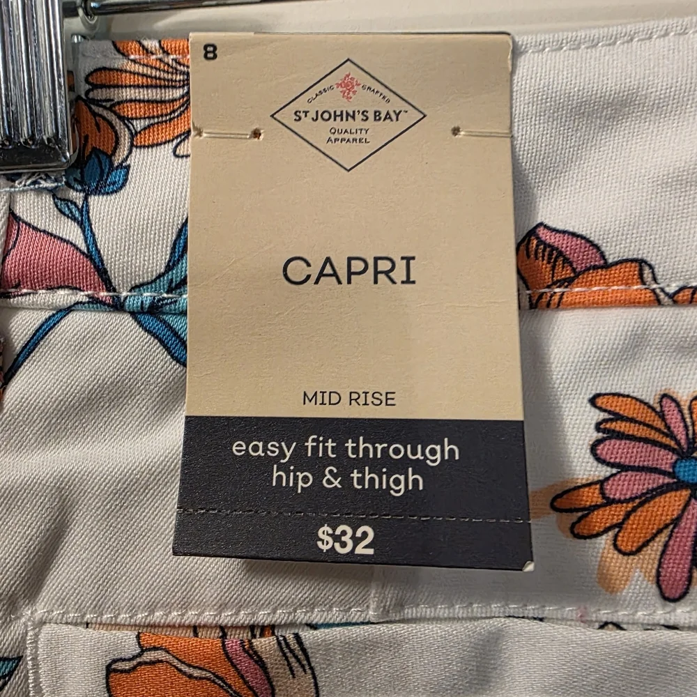 St Johns Bay White Posie Floral Capri Pants - Size 8